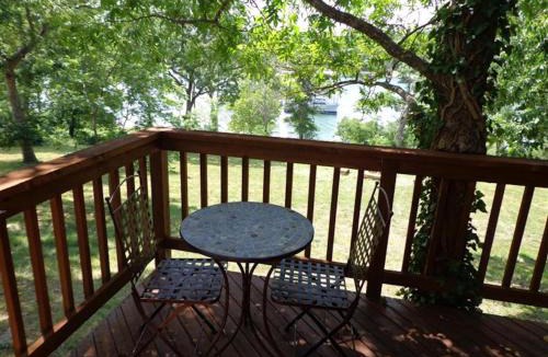 Kimberling City House | PRIVATE Lakefront Cabin HOT TUB Pool Table WIFI Amazing VIEW Close to Branson