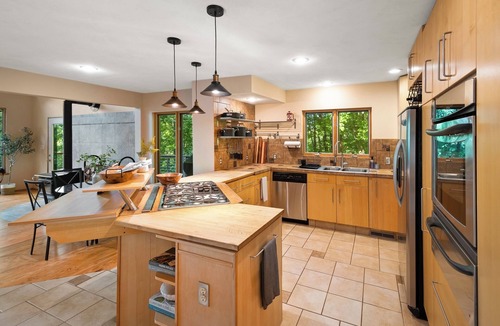 Lovingston Cabin | Private Mountain Retreat near Breweries and Wineries