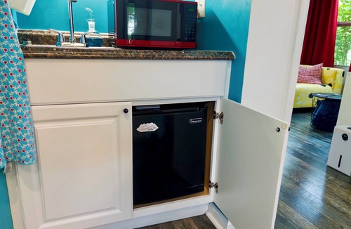 Inglewood Apartment | Private Nashville Guest Suite with Sunroom & Records - 1 Exit from Opryland