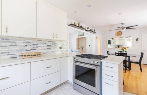 Oakdale House | Private Oasis w Big Yard, Garden, & Firepit! 10 min to Uptown, Golf & Airport! Pets OK +15% Off!