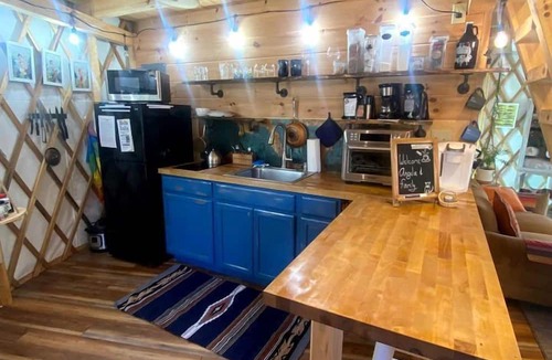Dugspur Cabin | Private, Pet Friendly Creekside Yurt with Hot Tub in Dugspur, Perfect for a Virginia Glamping Getaway