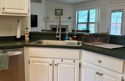 Milton House | Private Pool-Fish Cleaning Station- Convenient Location to the Beaches