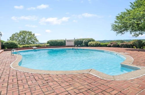 Somerset House | Private Retreat Estate | Tennis, Billiards & Pool