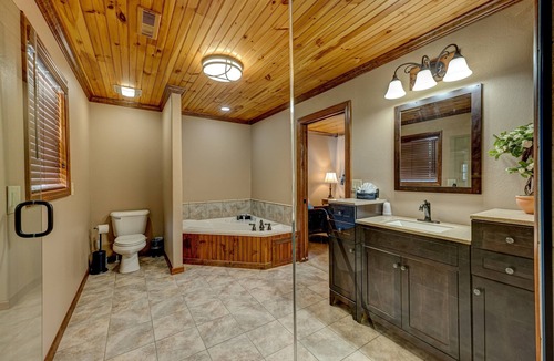 Blue Ridge Cabin | Private Romantic Suite at Willow Creek Falls Lodge