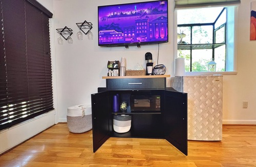 Haw Creek Apartment | Private Room 1bedroom/bathroom suite W/private porch, firepit, Hot tub & Pool!