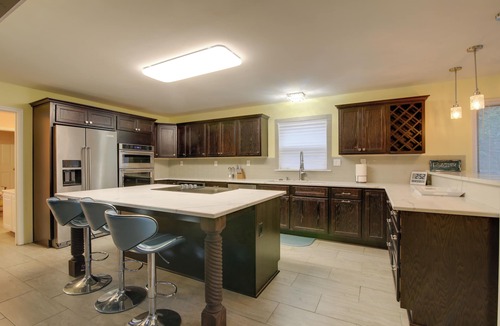 Ellendale House | Private & Spacious Lakefront Home in Memphis!