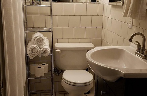 Reading Apartment | Private, Spacious Suite, Private Entrance, near Boston