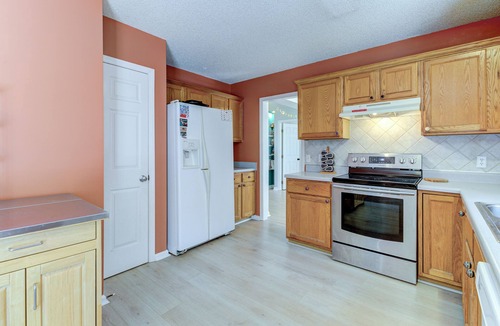 Myrtle Grove House | Private Wooded Retreat - Outdoor Soaking Tub & Shower - Pets - 10 Min to Beach