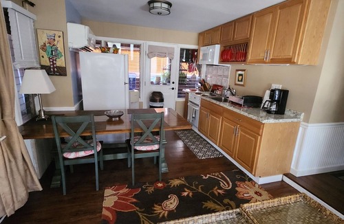 Falling Waters House | PROMO 5% WEEKLY AND 10% MONTHLY DISCOUNT! Beautiful river in front of home