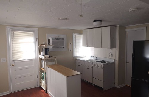 Franklin Cabin | Quaint cabin with beautiful surroundings and close to Franklin pet friendly
