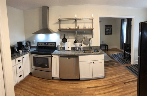 East Durham Apartment | Quaint Cottage Minutes From Downtown. Fiber internet, off-street parking!