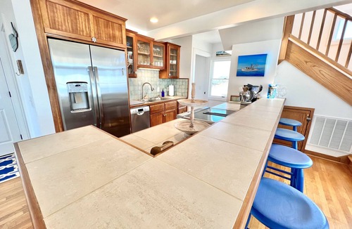 Oak Island House | Quaint OCEANFRONT Getaway WEST BEACH/STEPS FROM POINT Sleeps 6 GREAT VIEWS Clean