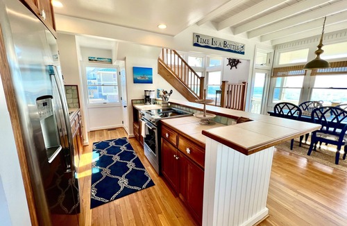 Oak Island House | Quaint OCEANFRONT Getaway WEST BEACH/STEPS FROM POINT Sleeps 6 GREAT VIEWS Clean