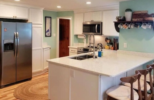 Morehead City Cottage | Quaint renovated 40's Beaufort Cottage on Ann St - Dog Friendly!