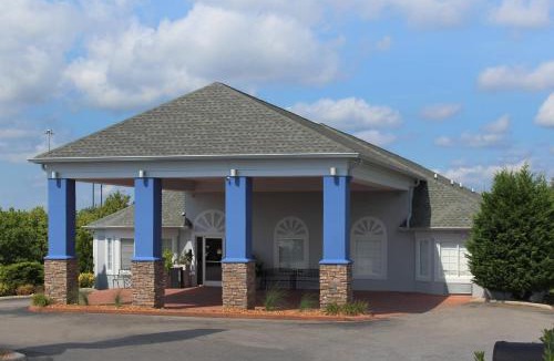 Crossville Hotel | Quality Inn Crossville Near Cumberland Mountain State Park