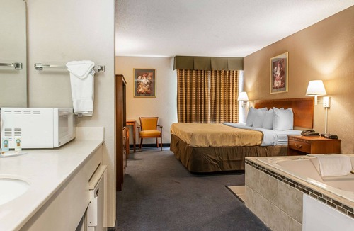 Lewisport Hotel | Quality Inn Lewisport