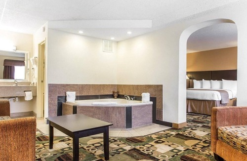 Greensboro Hotel | Quality Inn & Suites Coliseum
