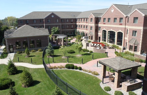 Carmel Apartment | Queen Studio | Free Breakfast, Pool Access