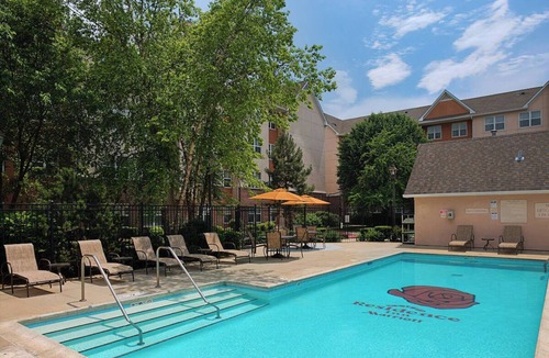 Rosemont Hotel | Queen Studio, Hyatt House Chicago, Complimentary Breakfast, Shopping Proximity