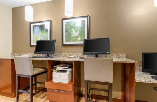 Warrendale Apartment | Queen Studio w/Work Desk | Free Breakfast + Pool