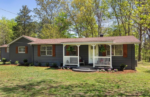 Huntersville Apartment | Quiet 2BR Apartment in Huntersville Ideal for Extended and Business Stays