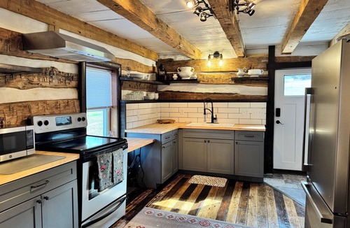 Orrtanna Other | Quiet and secluded, Civil War-era log farmhouse near Historic Gettysburg for 8