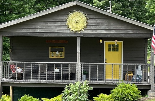 Wellington Cabin | Quiet-cabin near Red River Gorge and Cave Run Lake Minutes to Sunset Ridge Venue