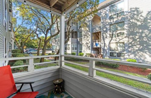 Myrtle Beach Apartment | Quiet Coastal Comfort w Pools Sauna Restaurant