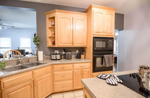 Westlake Corner House | Quiet Cove-Hot Tub l Dock| Kayak| Fire Pit l Grill