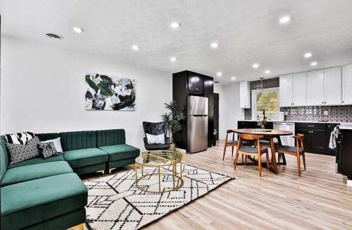 Shelbyville House | Quiet Downtown Maple Cottage Gem