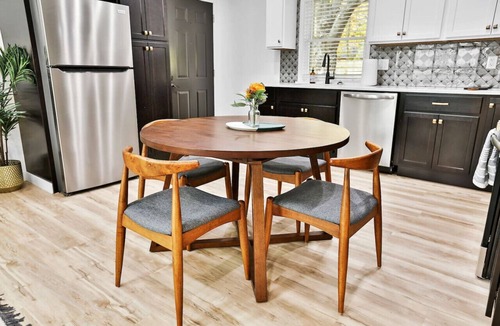 Shelbyville House | Quiet Downtown Maple Cottage Gem