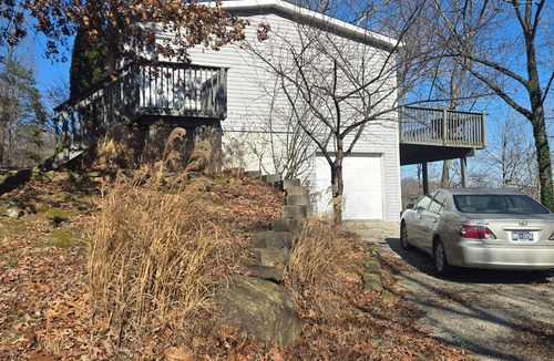 Bee Spring House | Quiet family friendly 4 bedroom water front lake retreat, near Mammoth Cave.