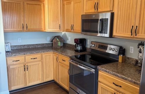 Bronston Condo | Quiet Getaway Condo; Business/Recreation Everything you need at your fingertips!