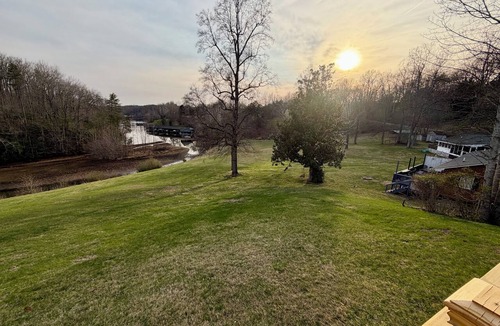 Goodview Condo | Quiet Lakeside Retreat - Dog Friendly!