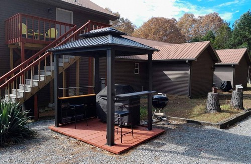 Gilbertsville Apartment | Quiet Loft Apartment 1 Mile from Kentucky Lake. A great fisherman's retreat.