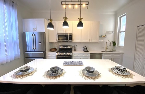 Noble Square Condo | Quiet 'n Cozy Downtown Chicago - Patio, Pet friendly, Close to L