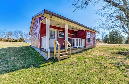 Benton House | Quiet + Peaceful Vacation Rental Home in Benton!