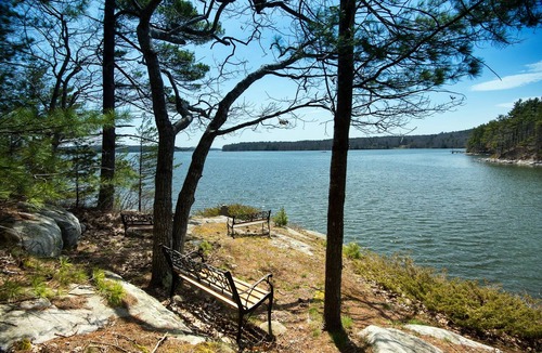 Damariscotta Apartment | Quiet Riverfront getaway to enjoy Midcoast Maine!