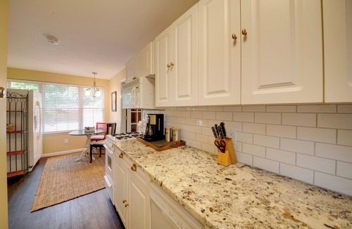 St. Charles Cottage | Quiet St Charles Cottage w/Patio & 4 Acres