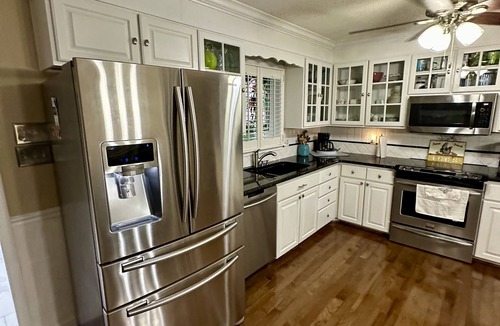 Cascade House | Race fans come on Down! 16 miles to Martinsville speedway