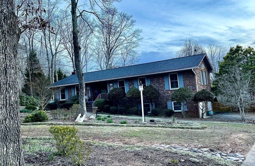Cascade House | Race fans come on Down! 16 miles to Martinsville speedway