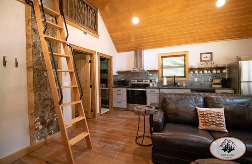 Roan Mountain Cabin | Rainbow Trout Cabin - 1 Bedroom + Loft Cabin, River Access