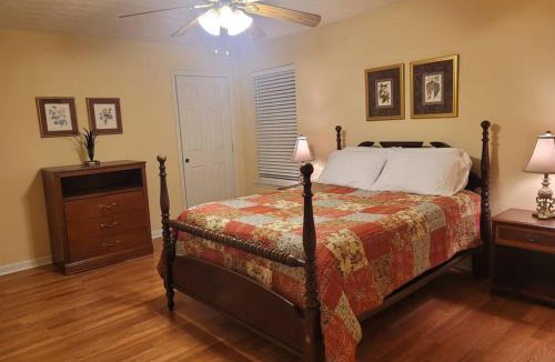 Lexington House | Ranch Style Spacious 3 Bedrooms w/Jacuzzi tub