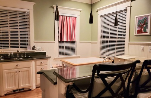 White Stone House | Rappahannock River 4 bdr 3 1/2 bath overlooking River w/pool open in season.