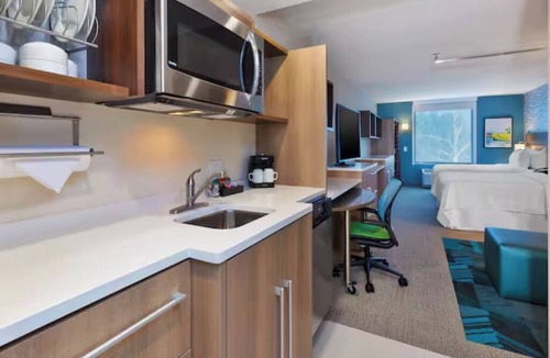Wilmington Hotel | Rare Find! 2 Units w/FREE Breakfast, Outdoor Pool, Close to Wrightsville Beach!