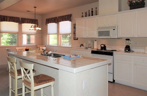 Angels Camp House | Raspberry Cottage-stunning view of golfcourse