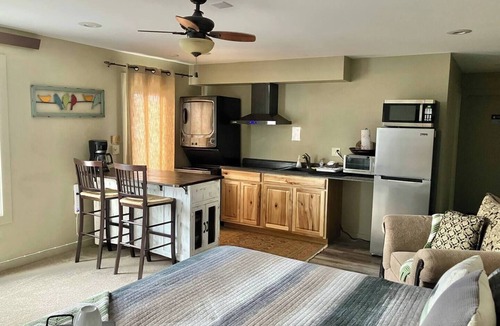 Westcliffe Hotel | Ravens Starry Nights 3rm Suite, Kitchenette, Soaking Tub, Patio Fire Pit & Grill
