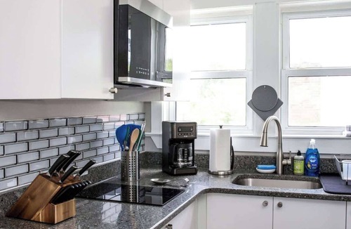 Fayetteville House | "Rebel Base" in the Heart of Fayetteville