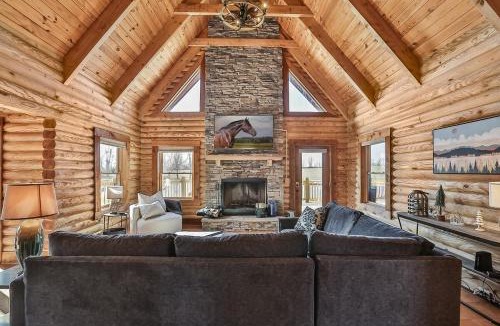 Shelbyville Villa | Rec Farm-Log Cabin on Farm, Lake, Hot Tub,Arcade, Pickleball