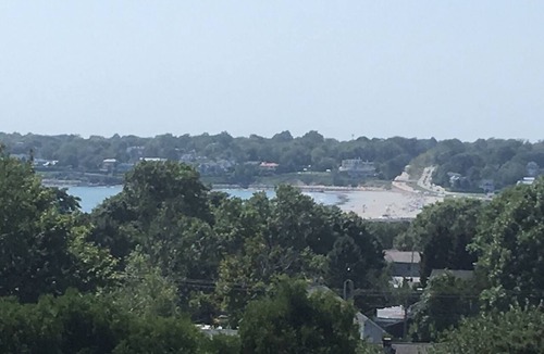 Newport East House | Recent Construction, Fire Pit, Kayaks, Close to Town, and Beach. Easton’s Point.